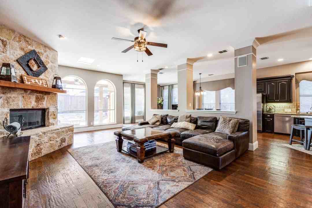 5203 Cree Dr - Photo 6 of 33