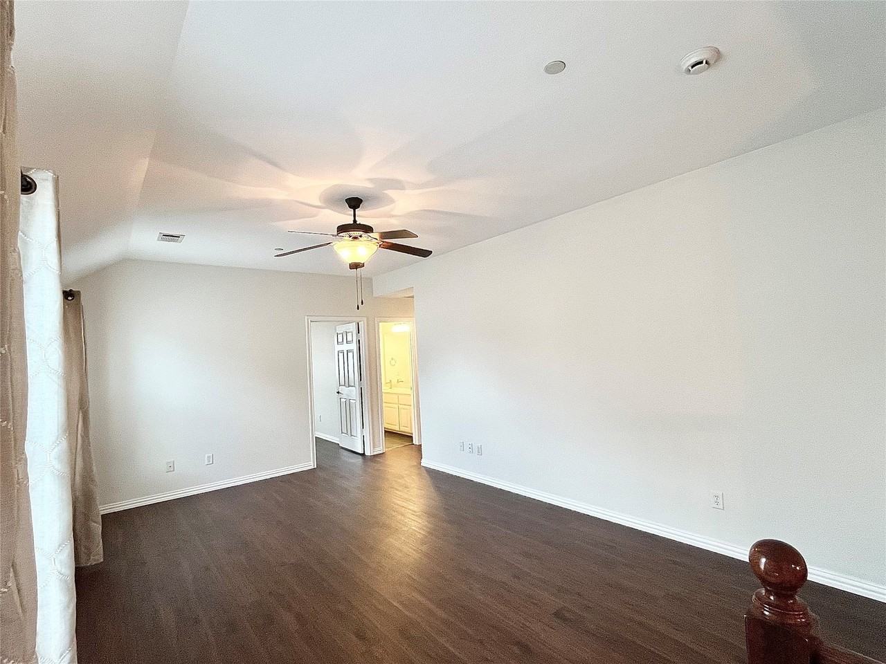 2204 Paige Ct - Photo 4 of 40
