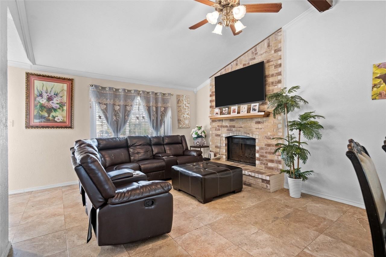 3005 Woodlark Dr - Photo 5 of 26