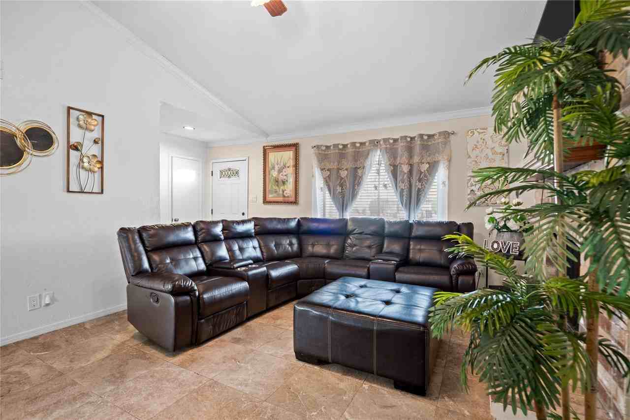 3005 Woodlark Dr - Photo 6 of 26
