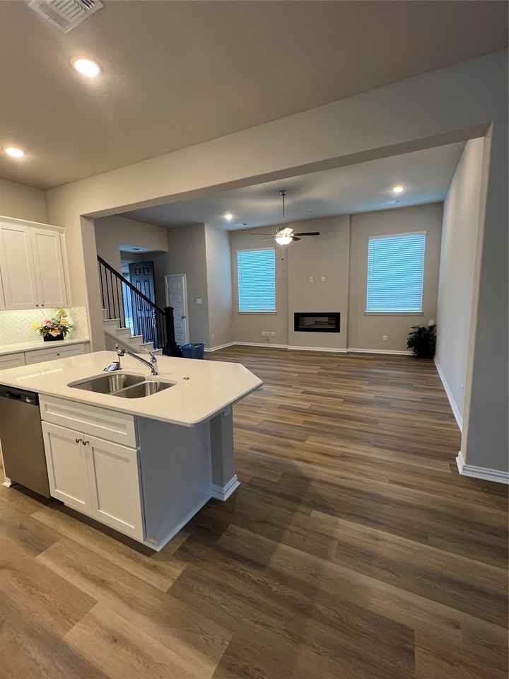 1107 Mesa St - Photo 4 of 16