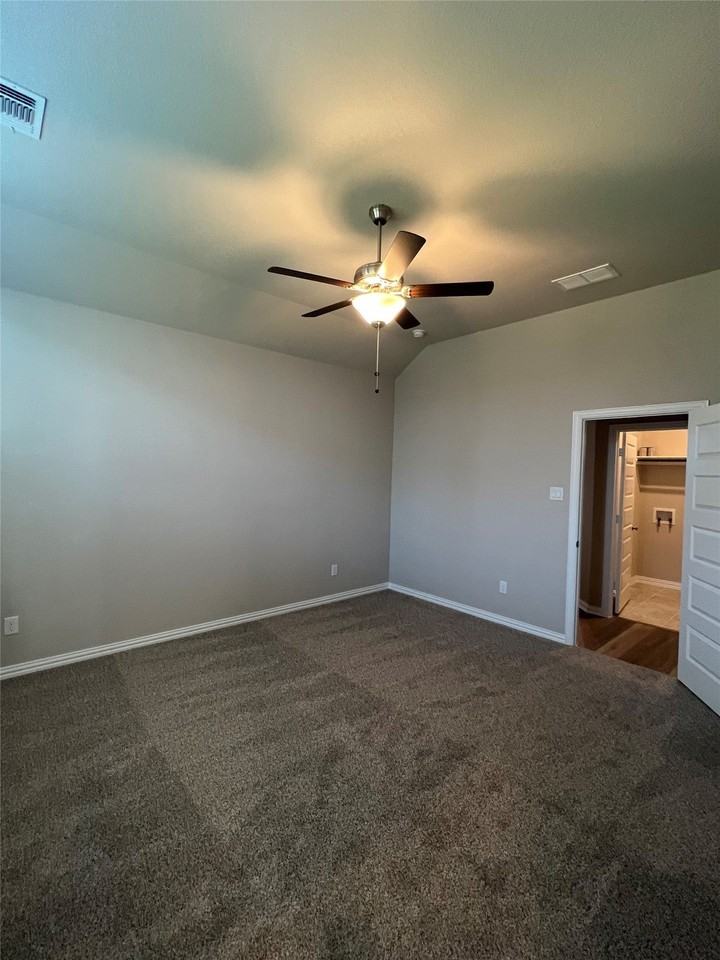 1107 Mesa St - Photo 6 of 16