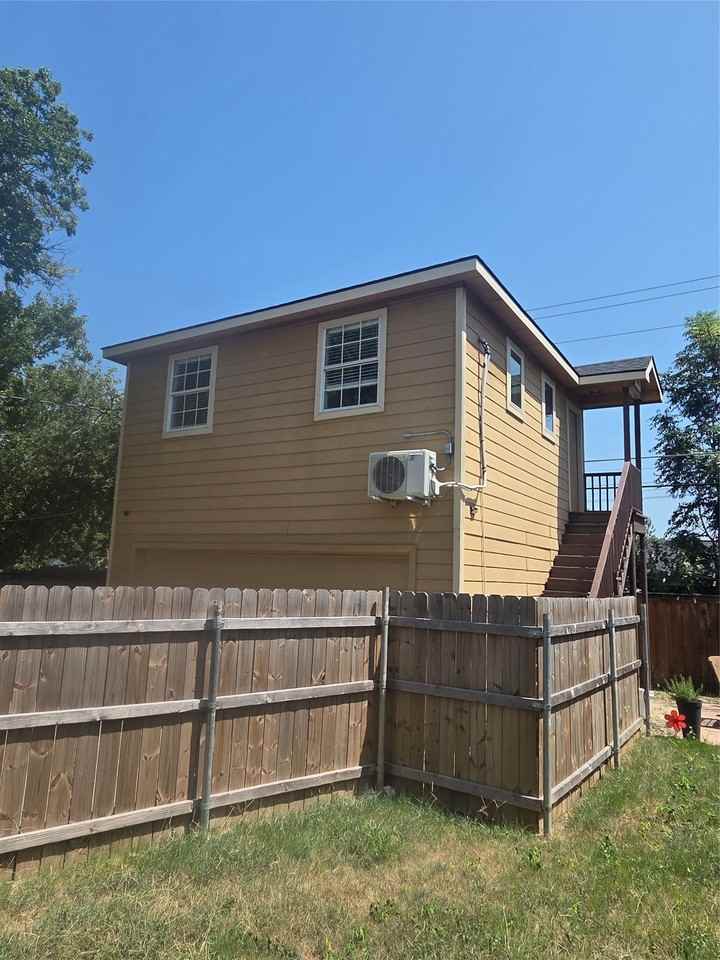 2740 Burlington Blvd - Photo 3 of 18