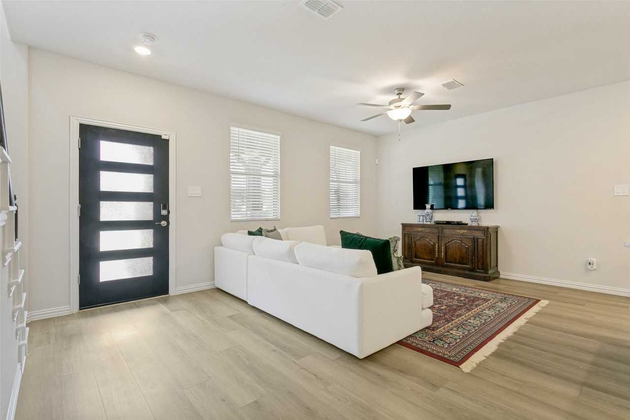 2657 Amistad Ln - Photo 4 of 26