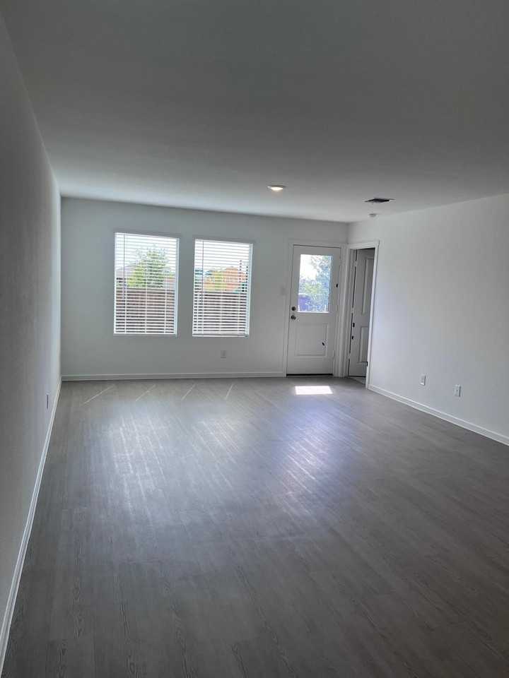 3927 Ontario Way - Photo 7 of 26