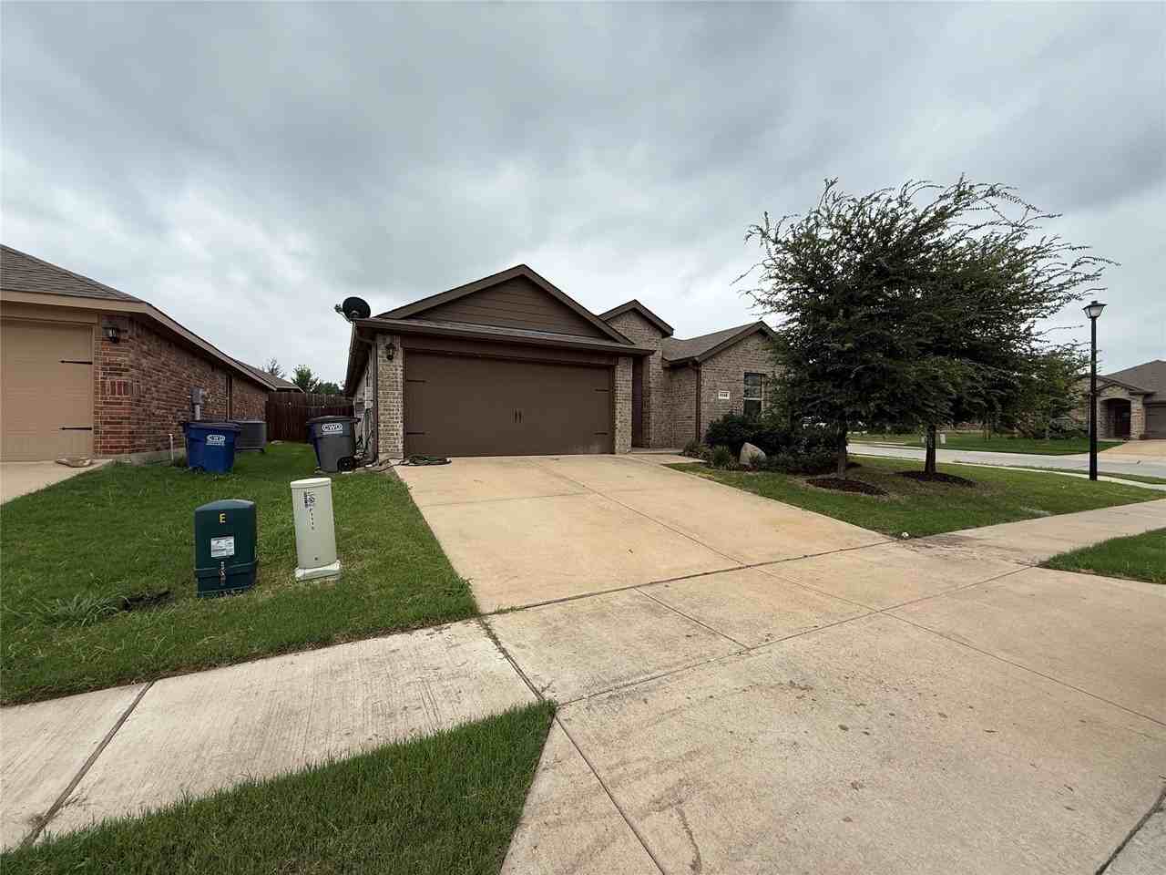 1113 Meadow Side Dr - Photo 2 of 22