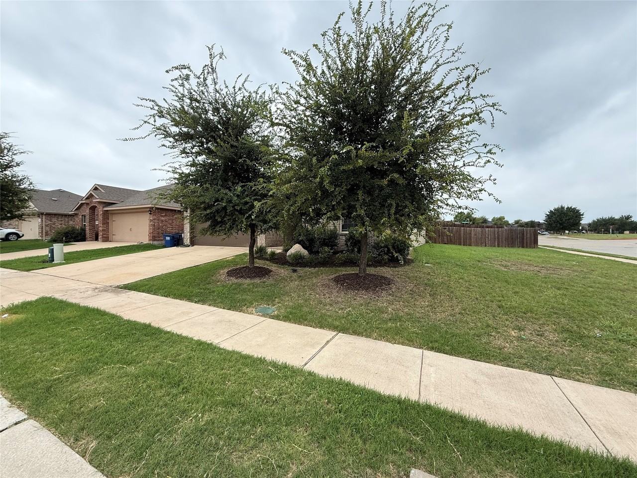 1113 Meadow Side Dr - Photo 5 of 22