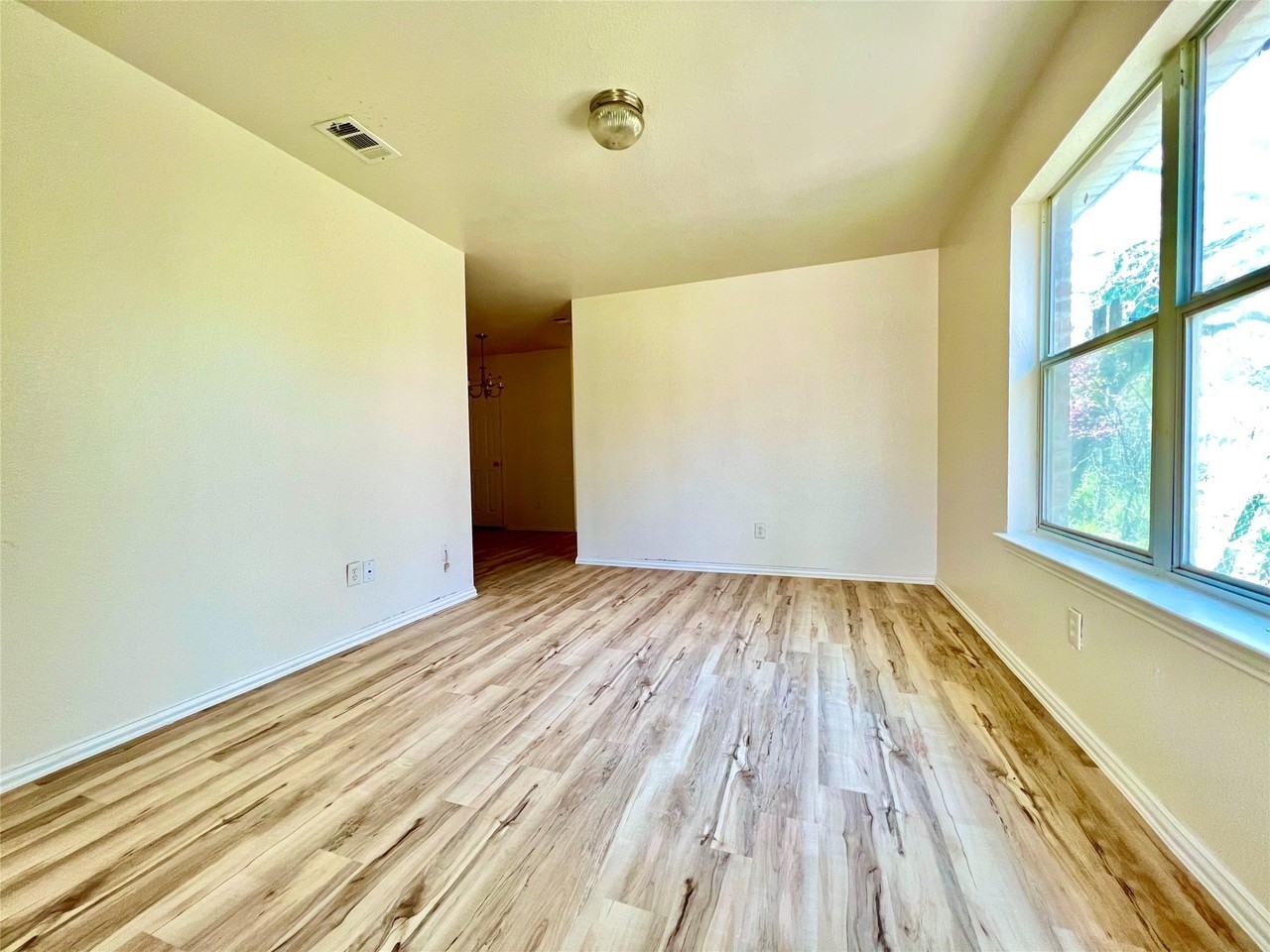 5004 Chapman St - Photo 3 of 22