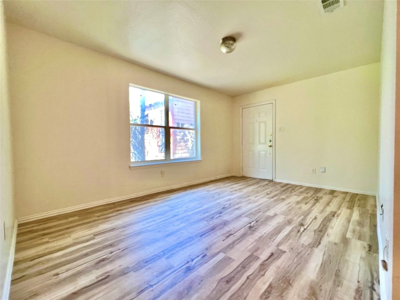 5004 Chapman St - Photo 4 of 22