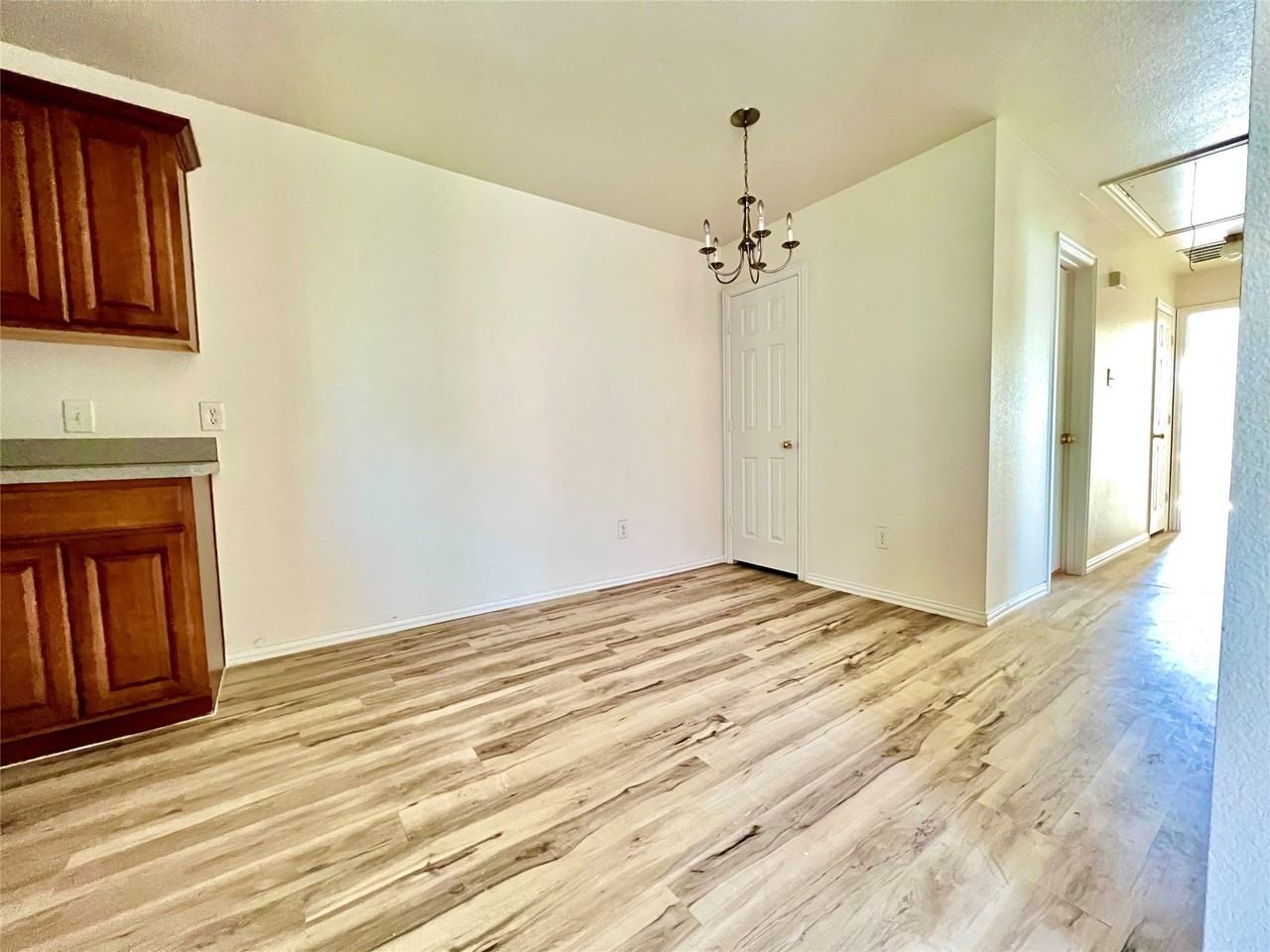 5004 Chapman St - Photo 6 of 22