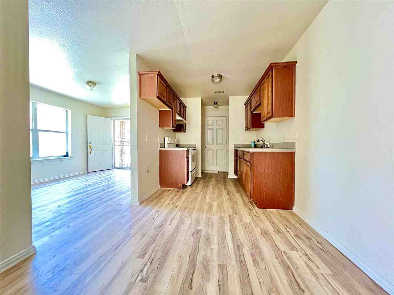 5004 Chapman St - Photo 7 of 22