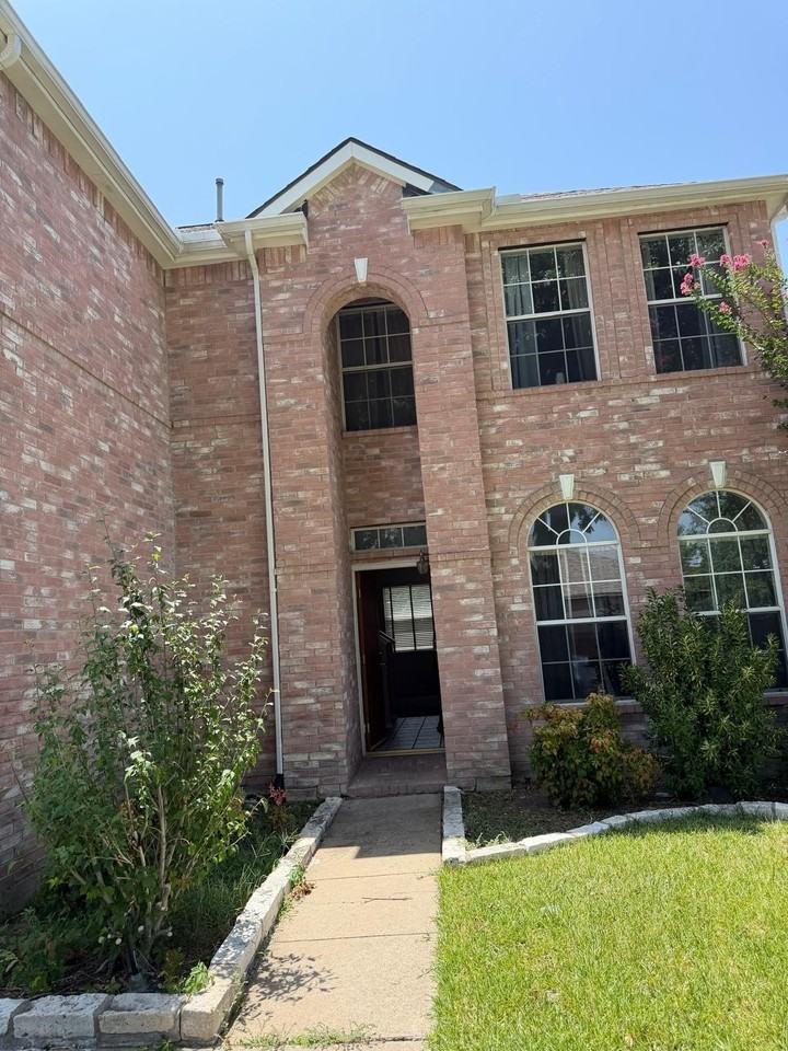 3104 Deleon Dr - Photo 4 of 37