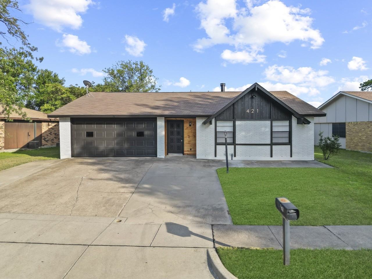 421 Parkvale Ln