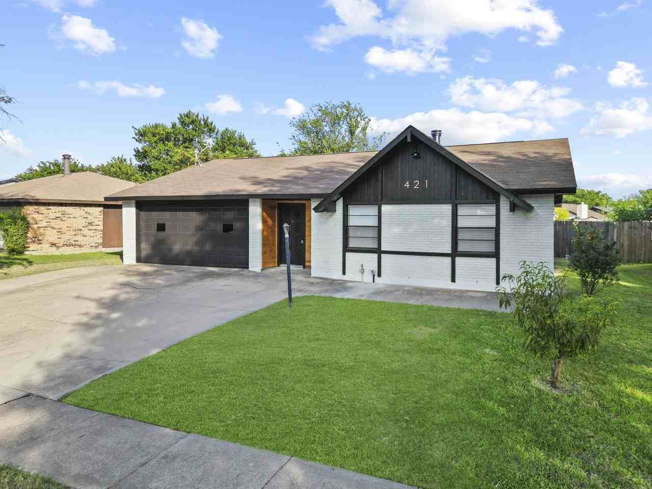 421 Parkvale Ln - Photo 2 of 27