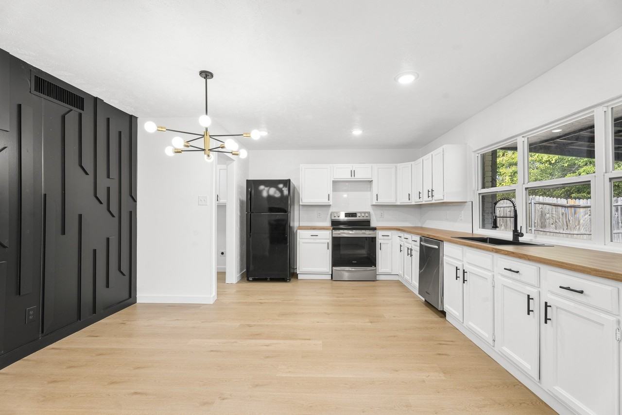 421 Parkvale Ln - Photo 6 of 27