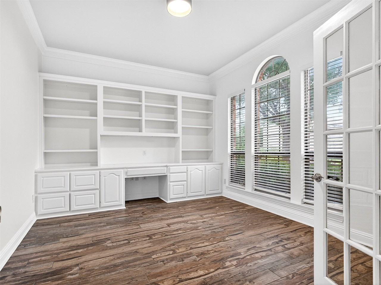 9861 Chamber Hall Dr - Photo 2 of 28