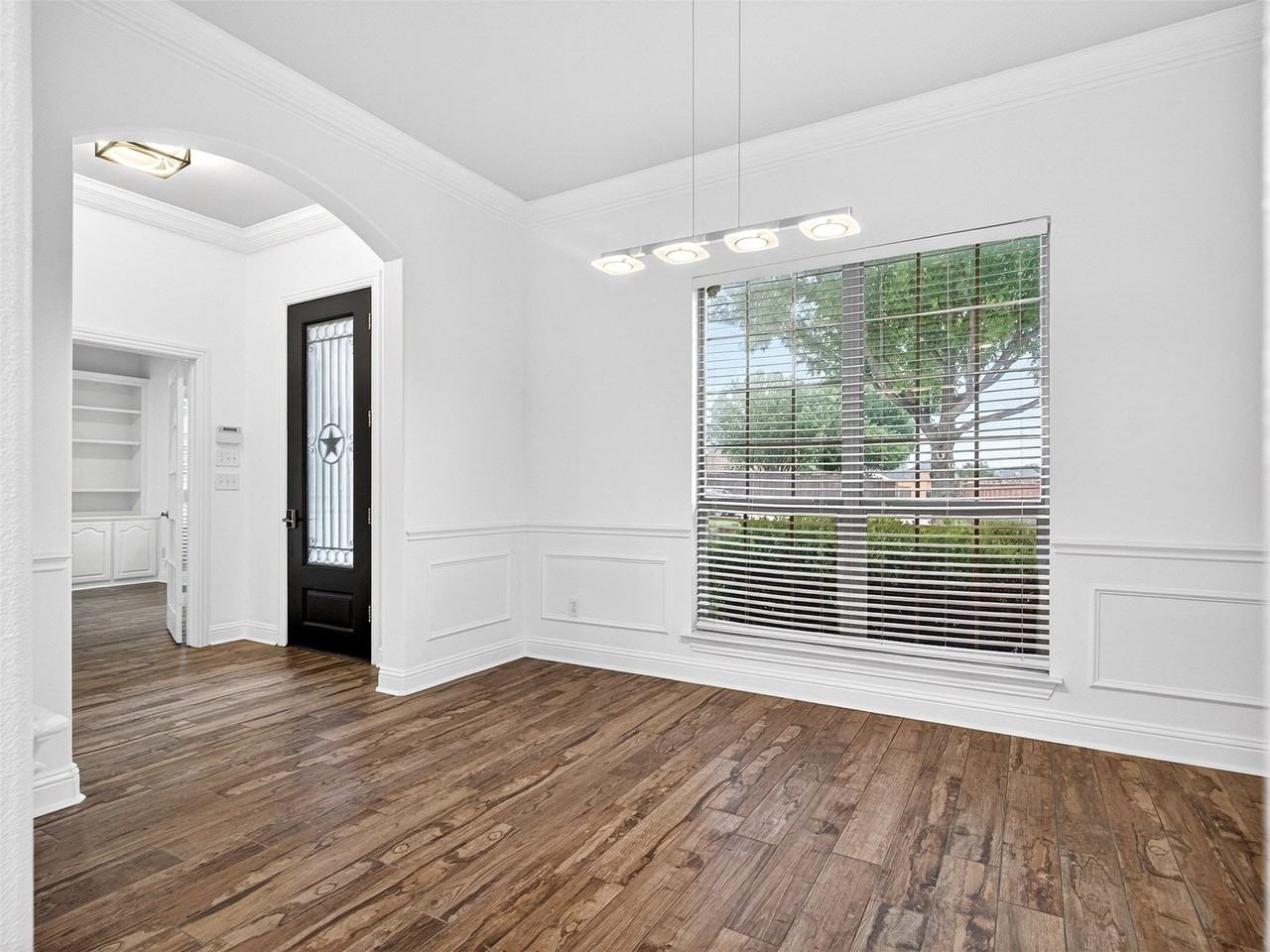 9861 Chamber Hall Dr - Photo 3 of 28