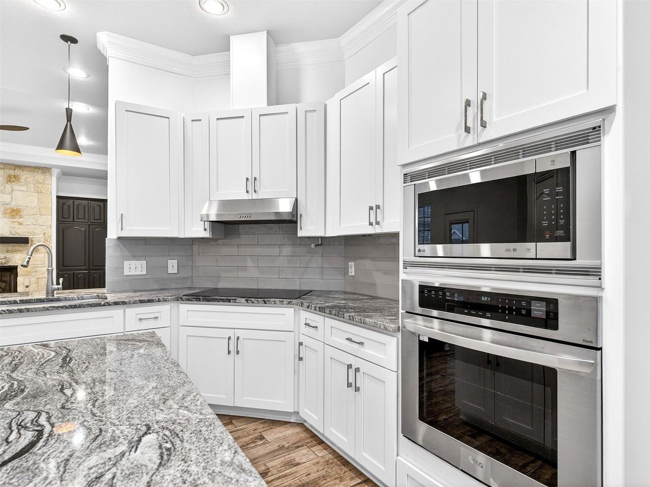 9861 Chamber Hall Dr - Photo 4 of 28
