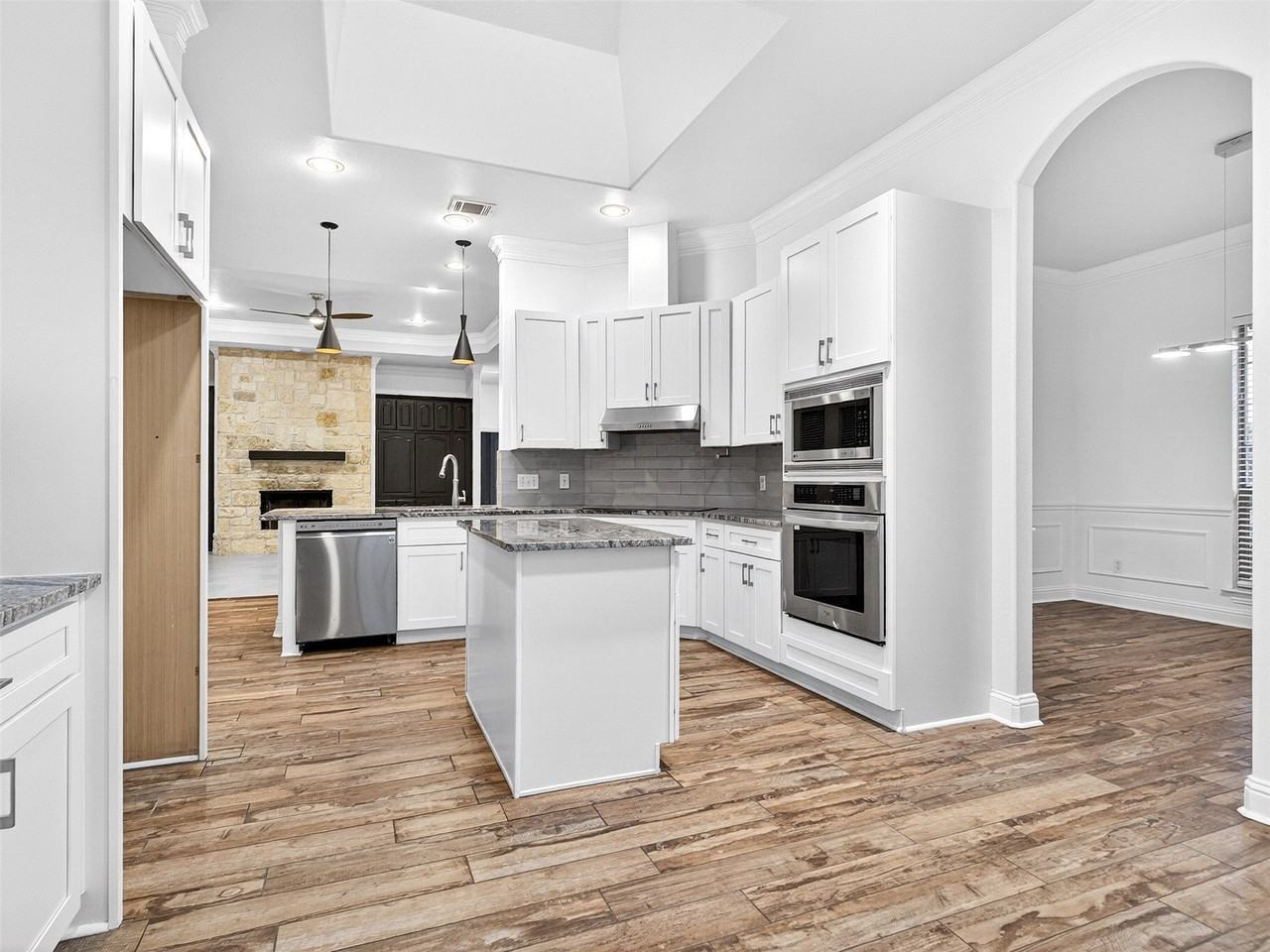 9861 Chamber Hall Dr - Photo 5 of 28