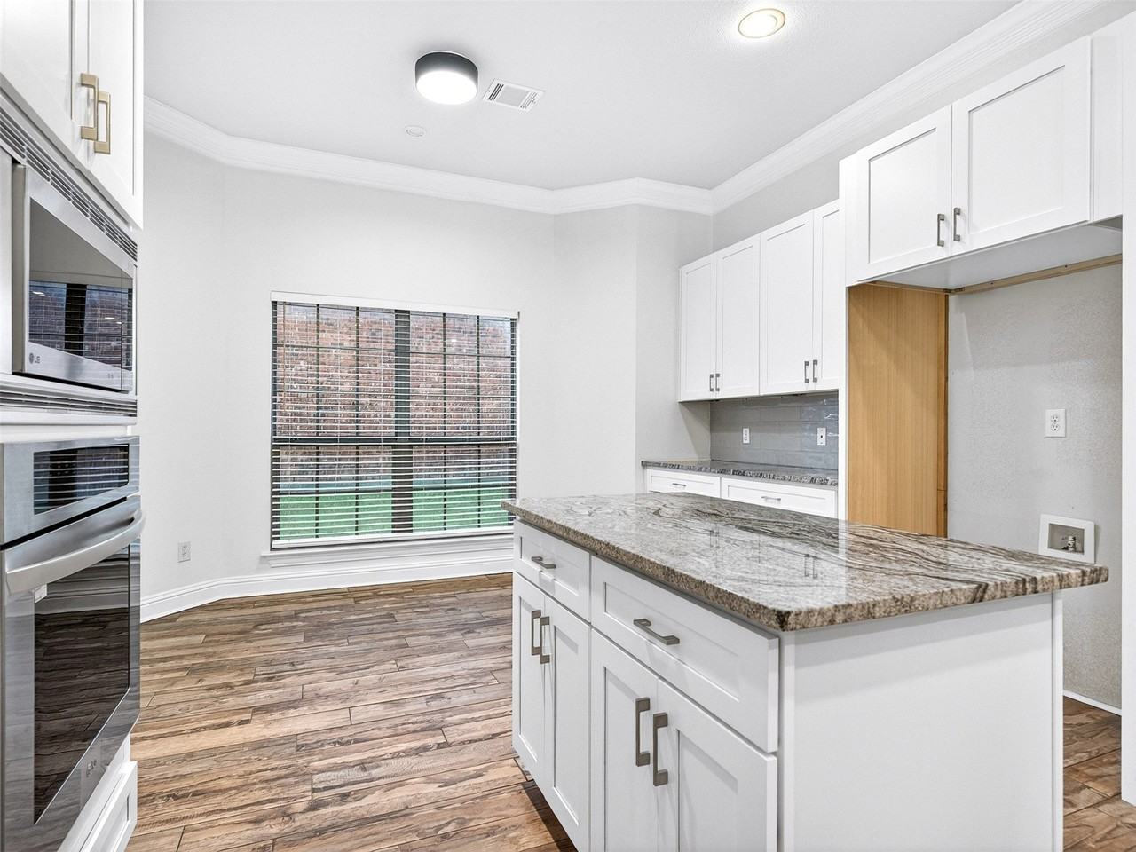 9861 Chamber Hall Dr - Photo 6 of 28