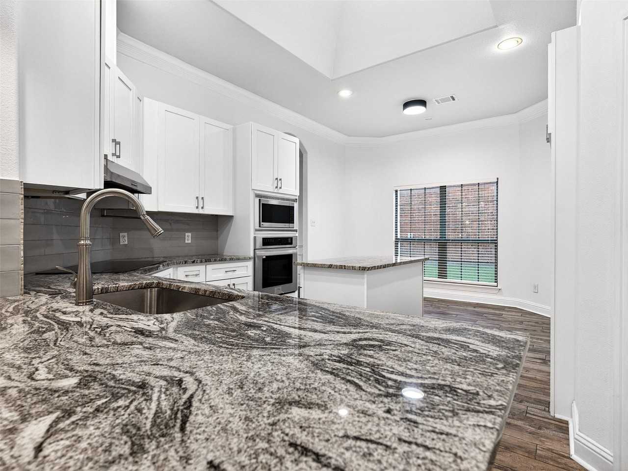 9861 Chamber Hall Dr - Photo 7 of 28
