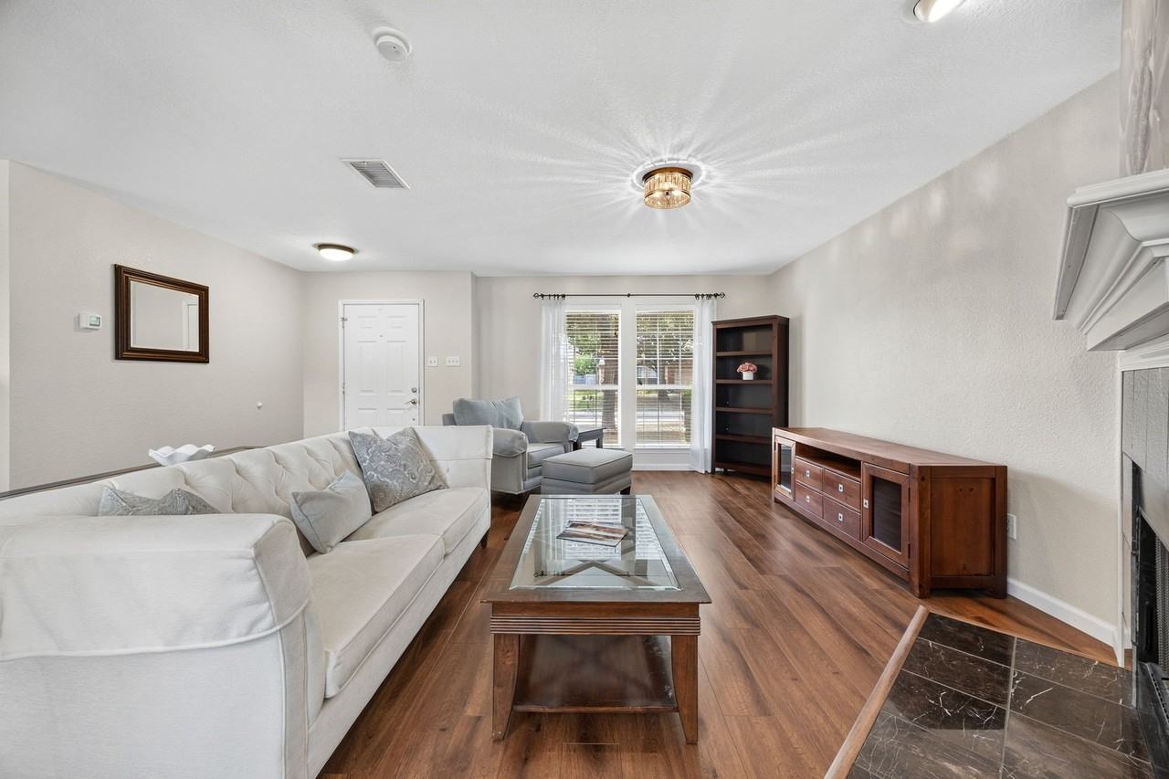 3612 Truman St - Photo 5 of 21