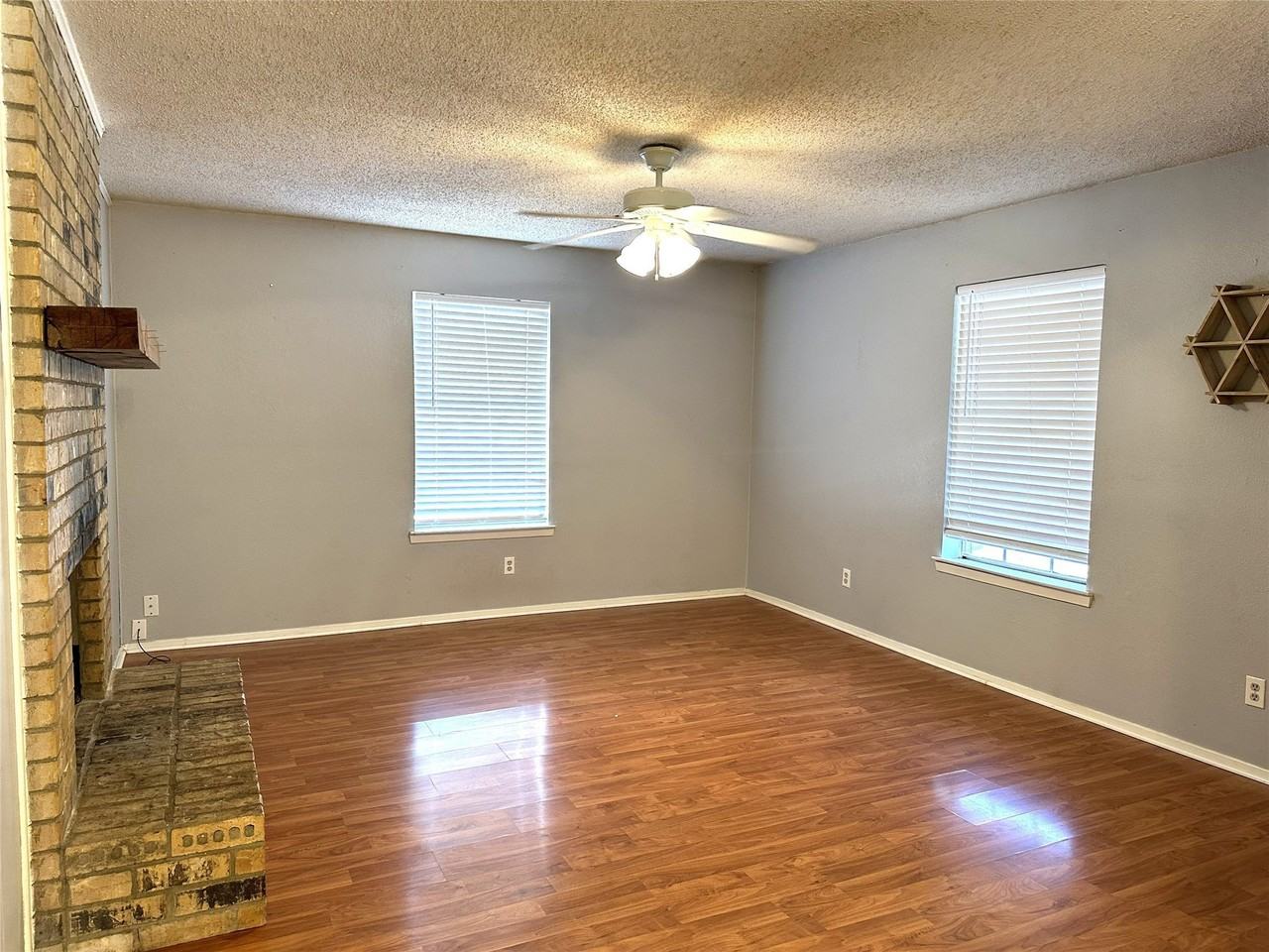 719 Windcrest Dr - Photo 2 of 9