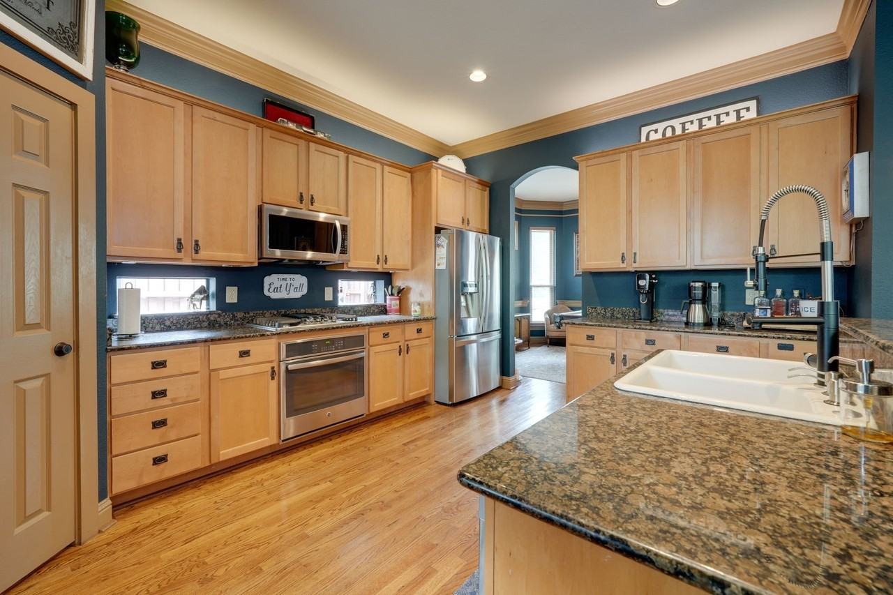 5429 Victor St - Photo 5 of 20