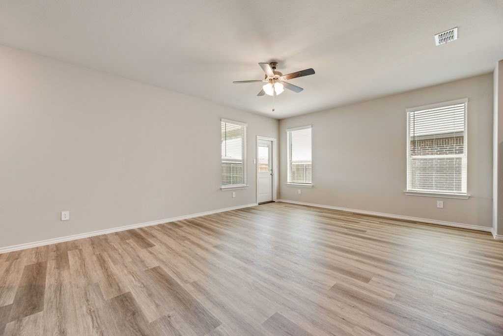 752 Rubicon Rd - Photo 4 of 19