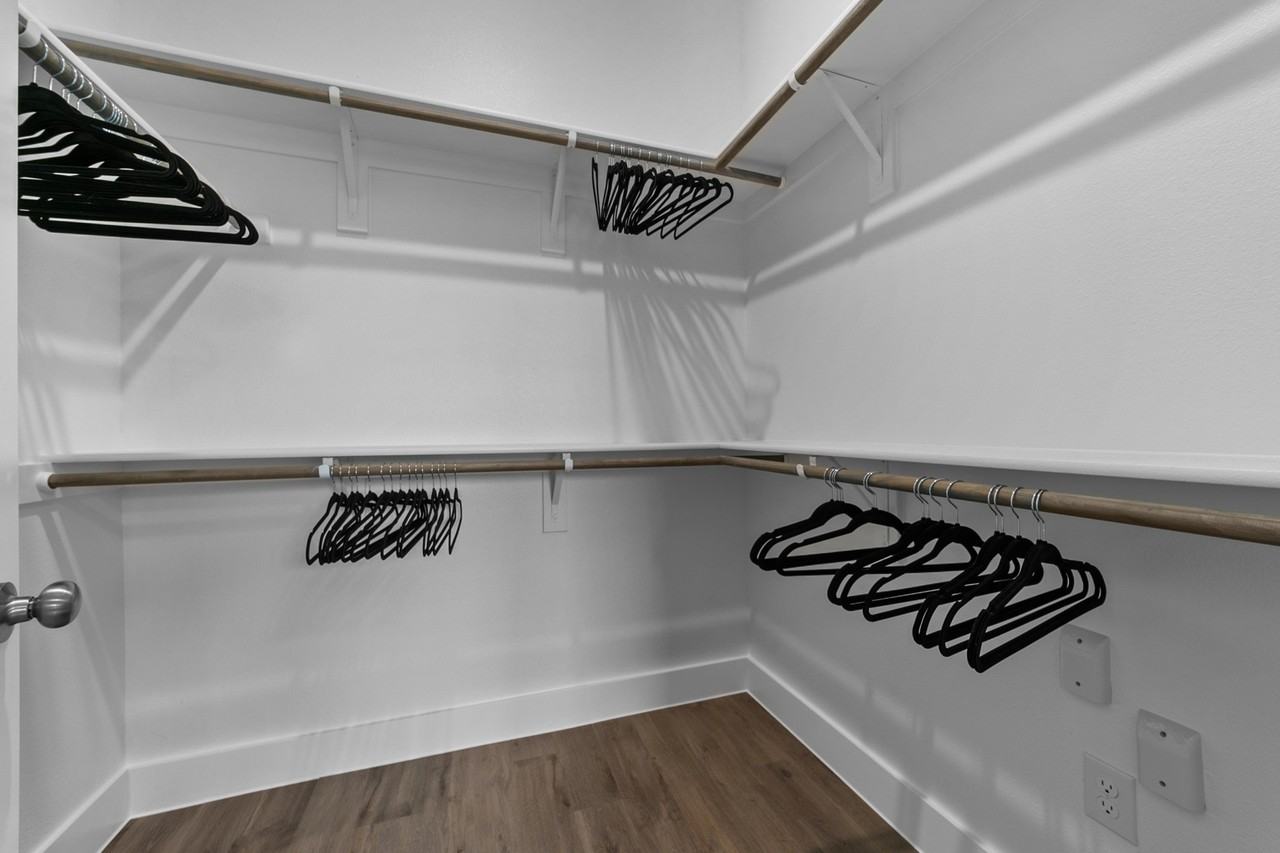 1100 Ebony Dr - Photo 5 of 36