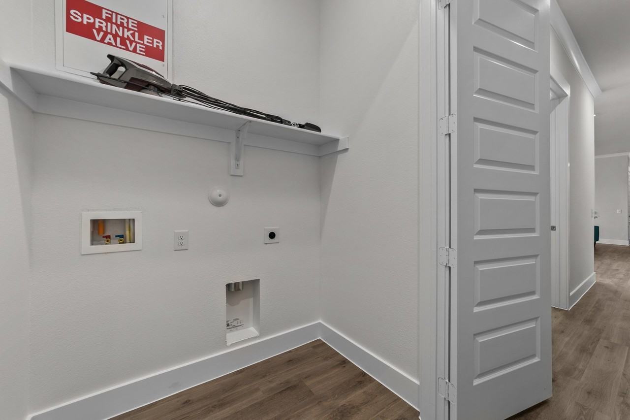 1100 Ebony Dr - Photo 6 of 36
