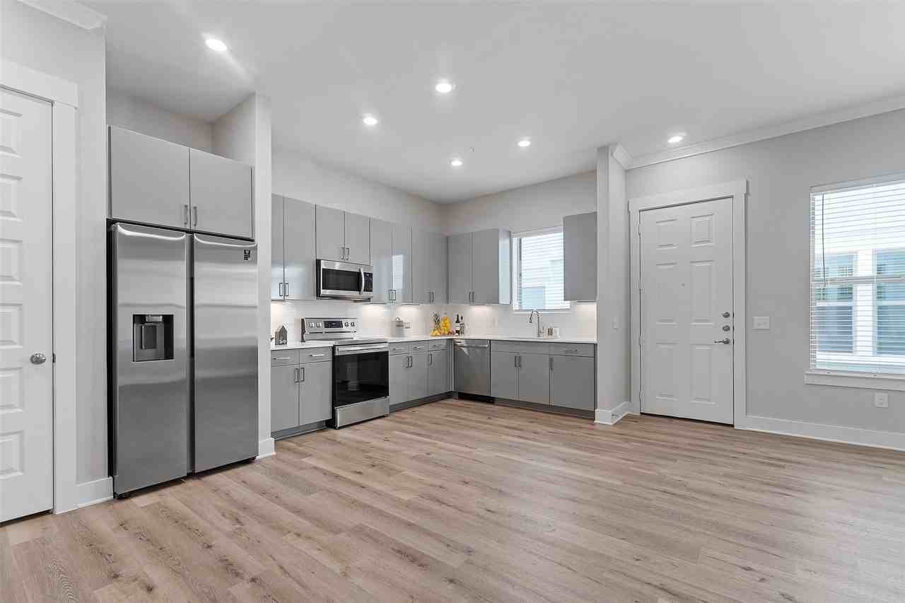 3919 Daxton Dr - Photo 4 of 32