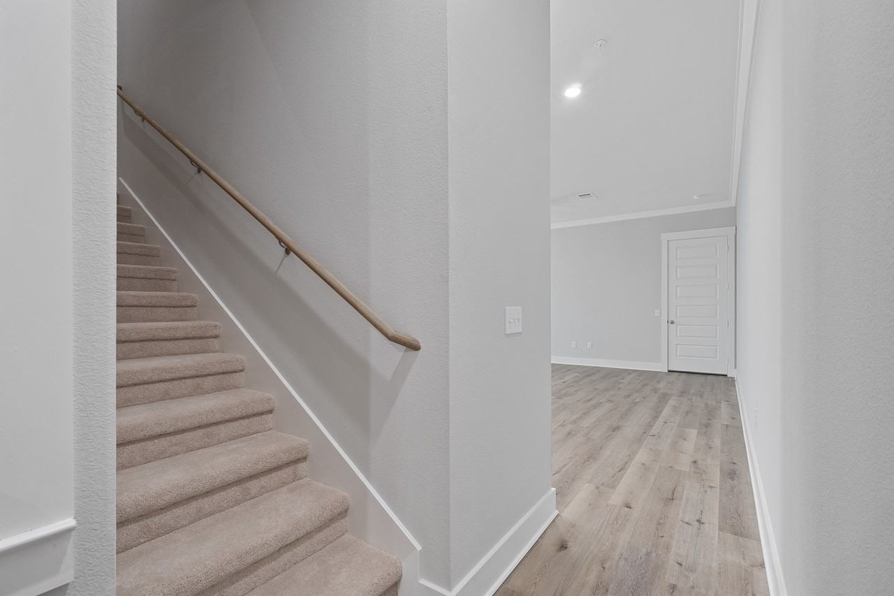 3919 Daxton Dr - Photo 5 of 32