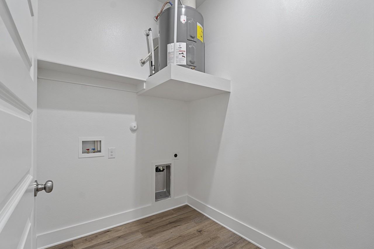 3919 Daxton Dr - Photo 6 of 32