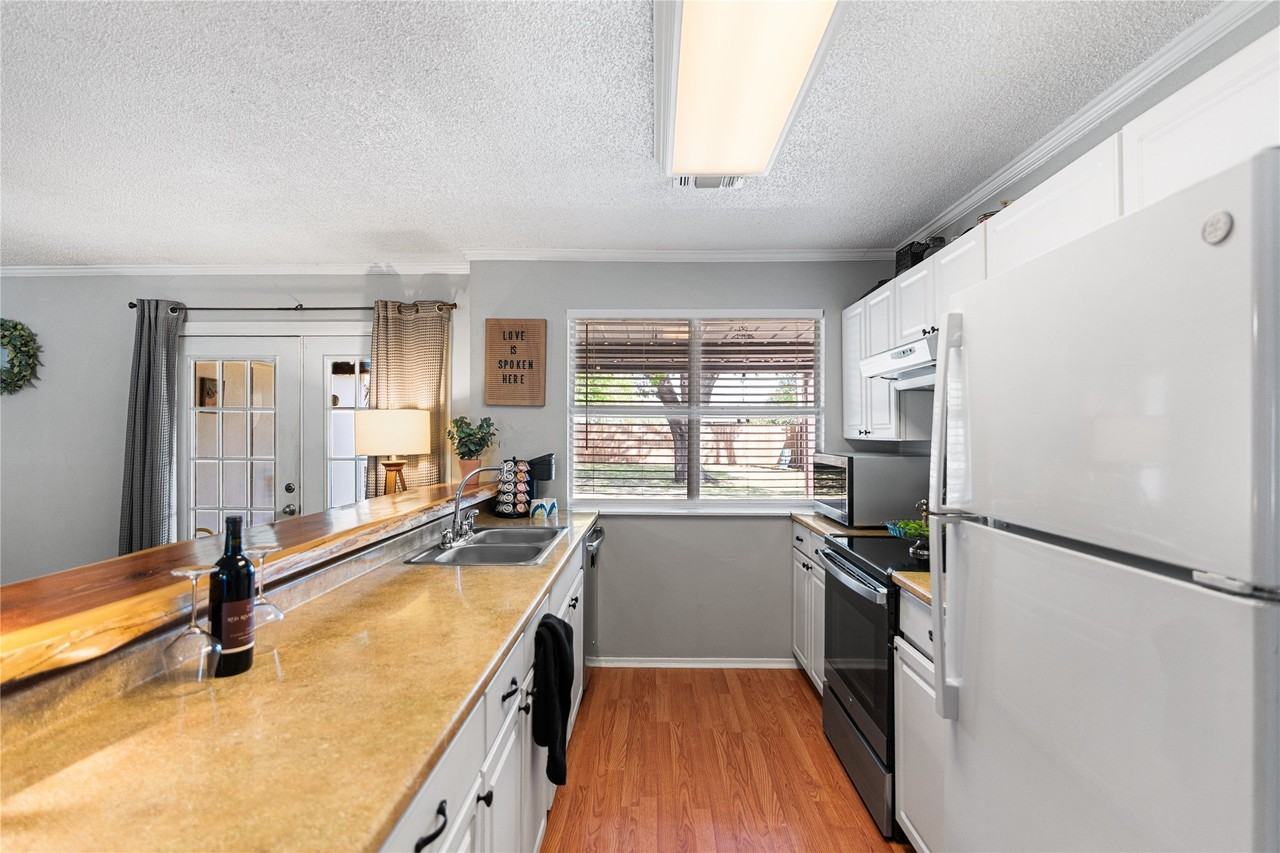 904 Kent Dr - Photo 3 of 15