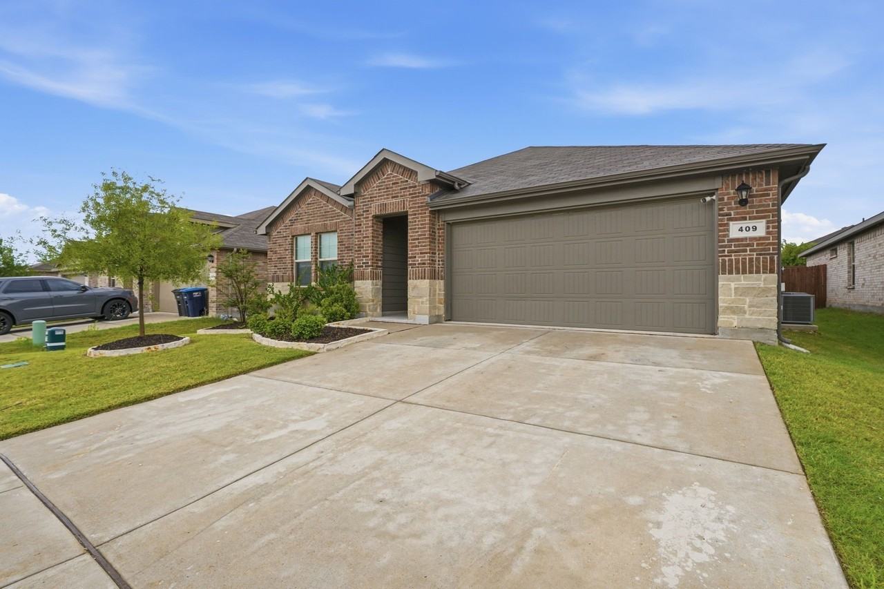 409 Beekeeper Dr - Photo 2 of 31