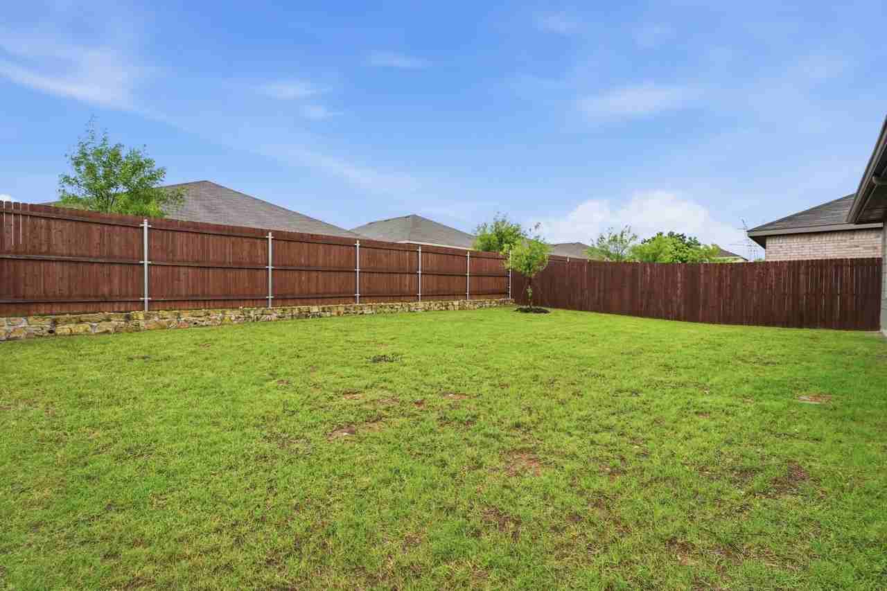 409 Beekeeper Dr - Photo 3 of 31