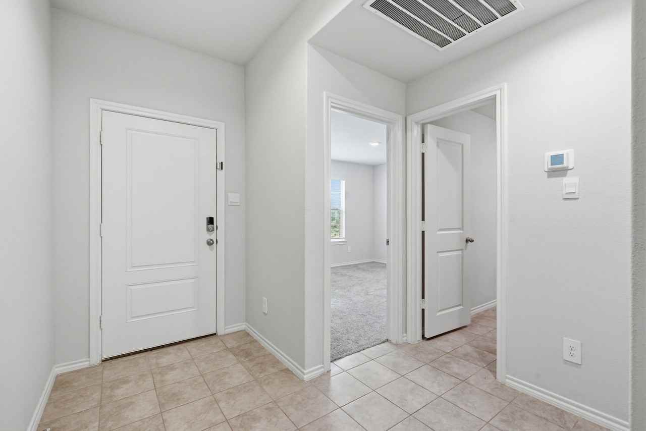 409 Beekeeper Dr - Photo 6 of 31