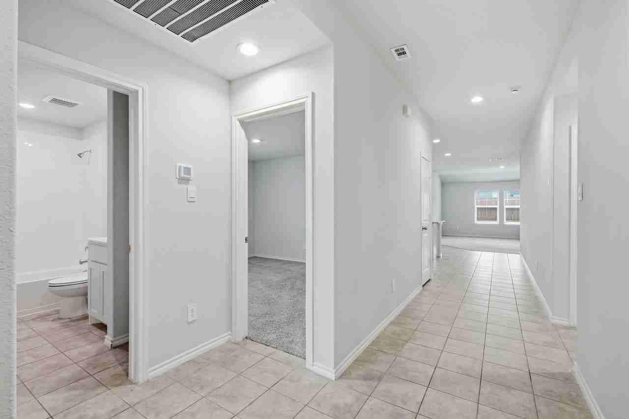 409 Beekeeper Dr - Photo 7 of 31
