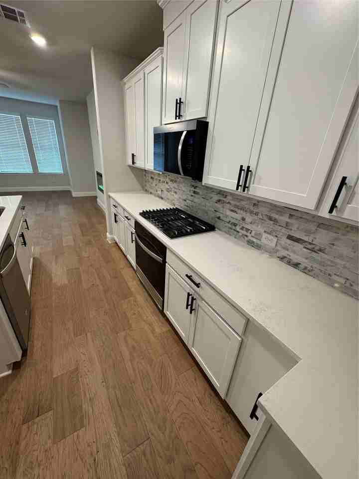 7925 Bayside Dr - Photo 6 of 20