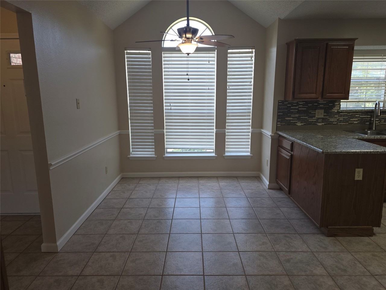 2004 Island View Ct - Photo 3 of 13