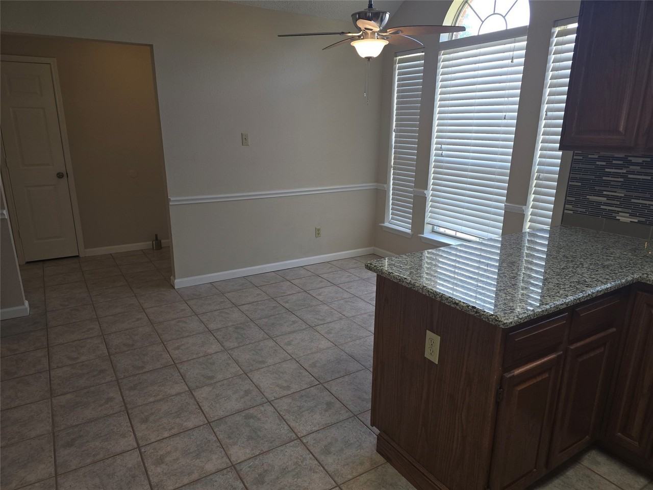 2004 Island View Ct - Photo 4 of 13