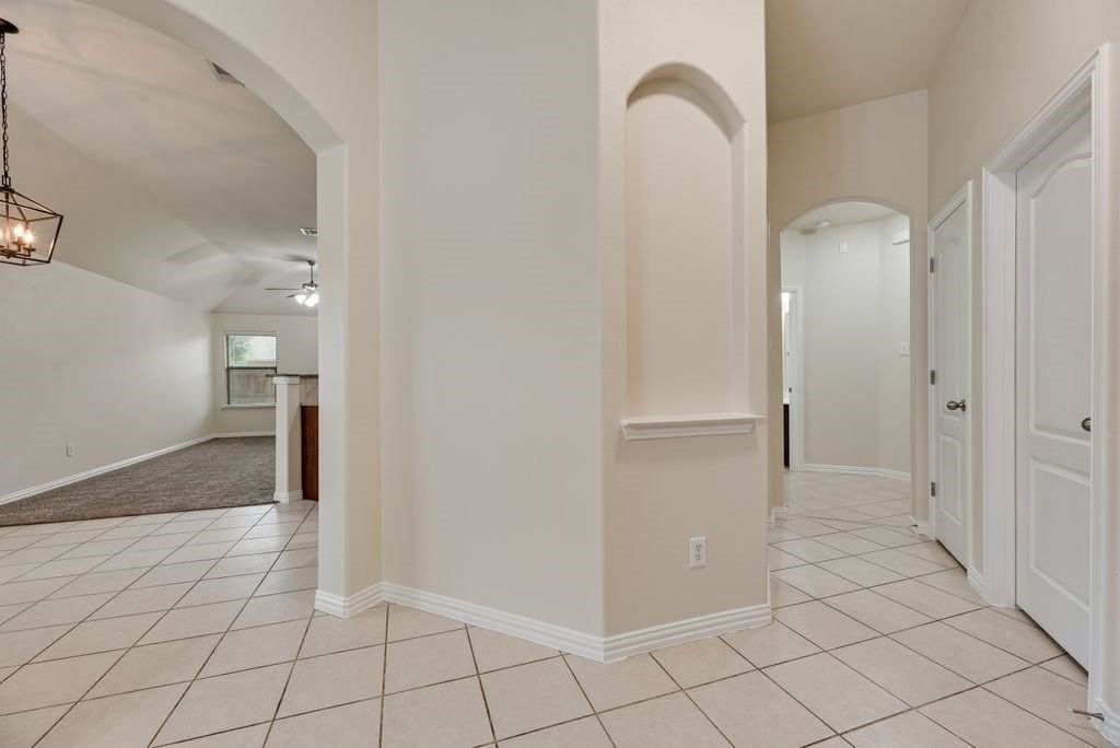5037 Diamond Peak Ct - Photo 3 of 31