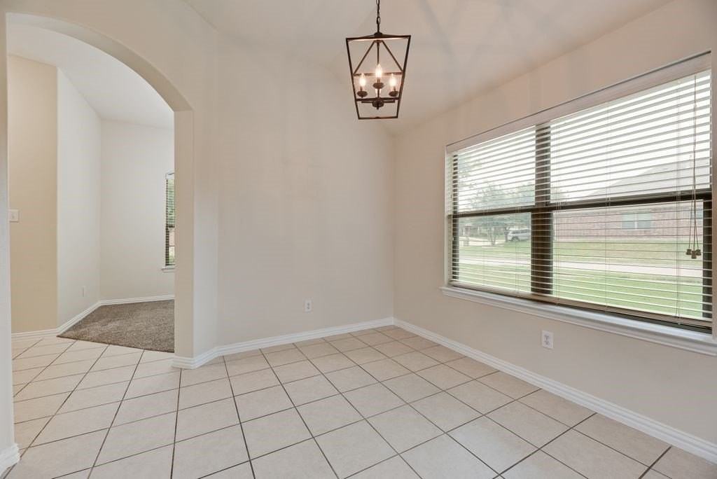 5037 Diamond Peak Ct - Photo 4 of 31