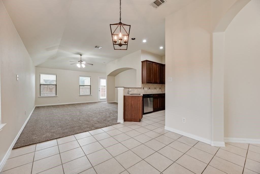 5037 Diamond Peak Ct - Photo 5 of 31