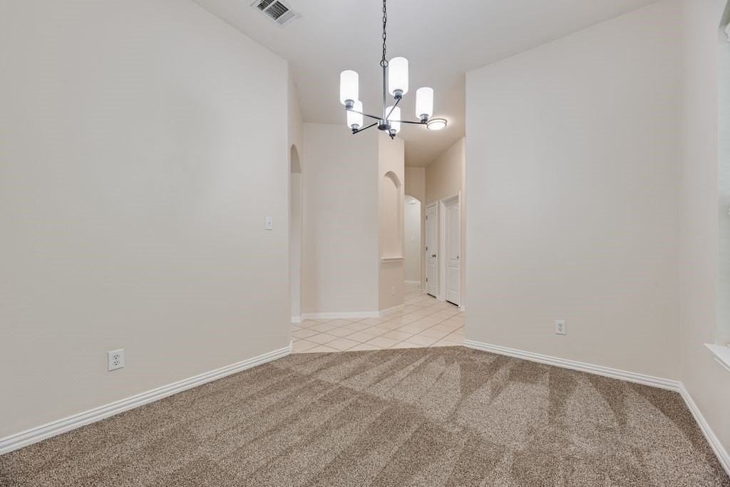 5037 Diamond Peak Ct - Photo 7 of 31