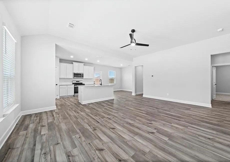 2032 Brentwood Dr - Photo 5 of 27