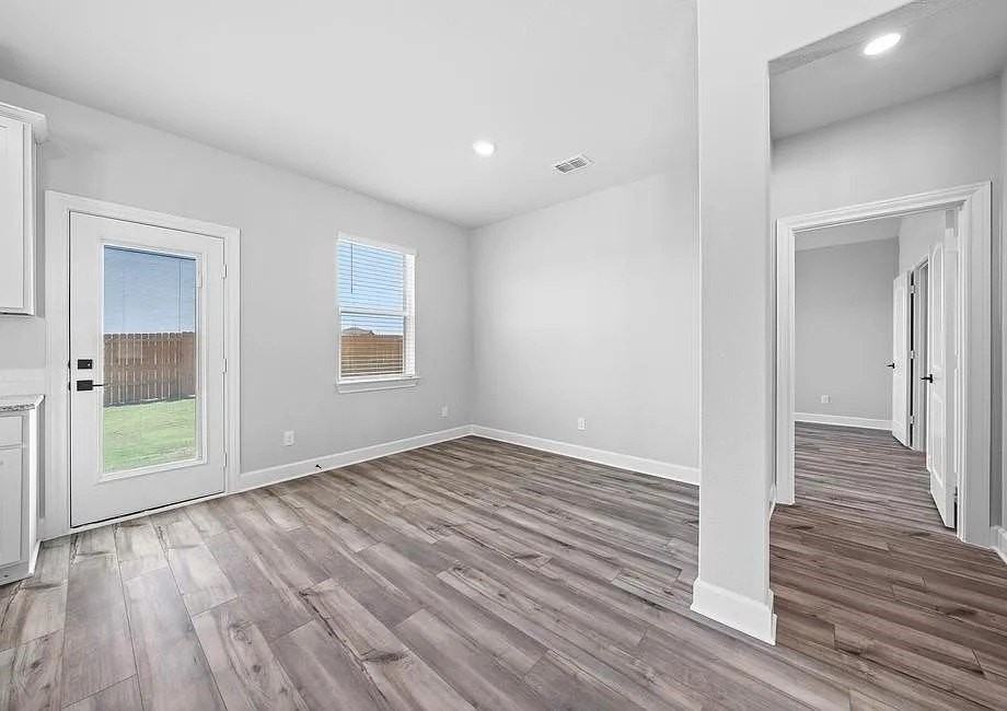 2032 Brentwood Dr - Photo 7 of 27