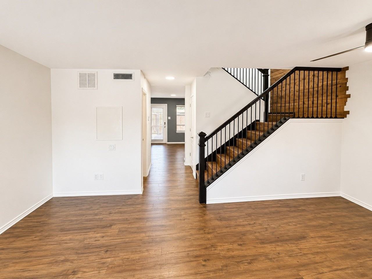 2240 Colony Ct - Photo 4 of 22