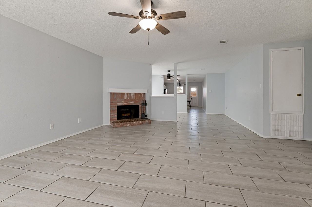 1008 White Dove Dr - Photo 3 of 12
